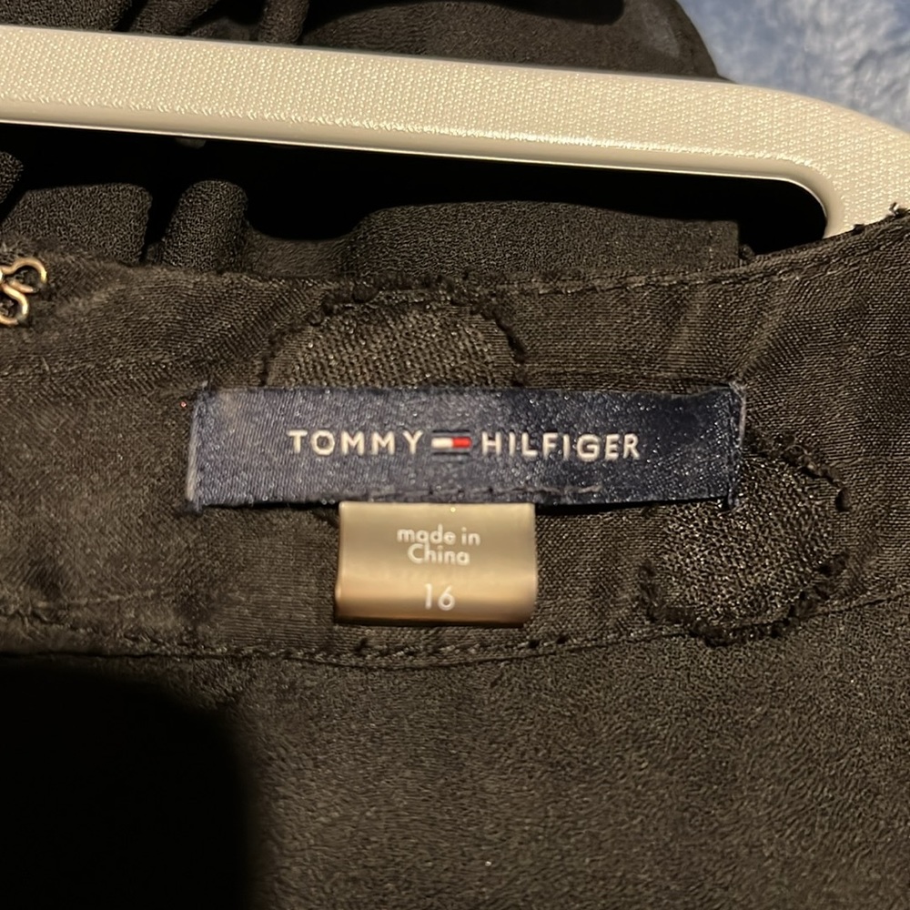 Tommy Hilfiger - Picture 9 of 9